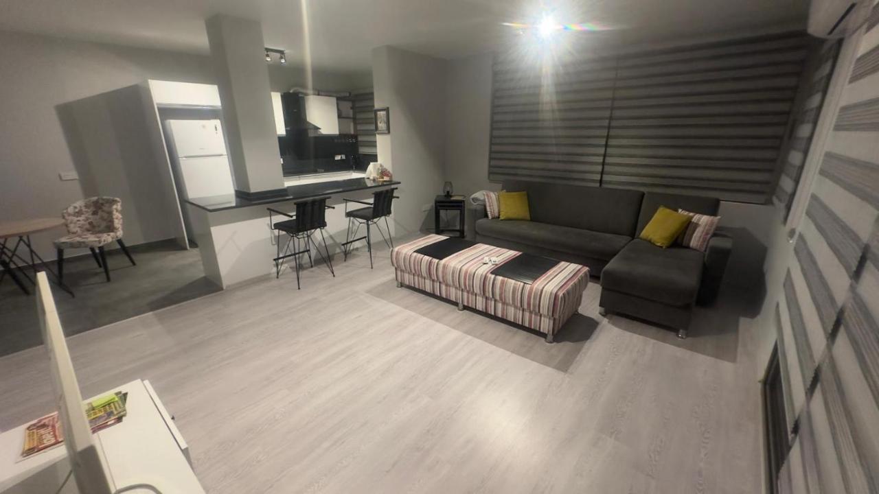 Nicosia'S Pearl Apartment ภายนอก รูปภาพ